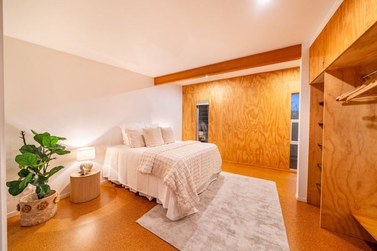 Photo of property in 100 Motuhara Road, Plimmerton, Porirua, 5026