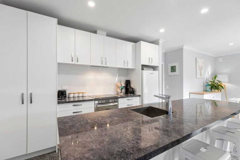 Photo of property in 16 Raiha Street, Papamoa Beach, Papamoa, 3118