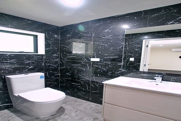 Photo of property in 7a Edwards Avenue, Henderson, Auckland, 0610