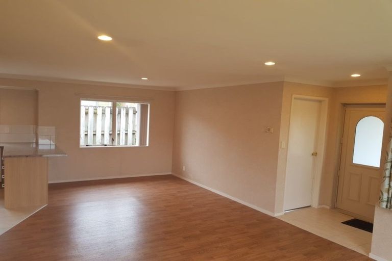 Photo of property in 33 Martin Jugum Lane, Ranui, Auckland, 0612