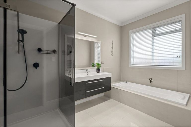 Photo of property in 24 Cotswold Place, Ohauiti, Tauranga, 3112