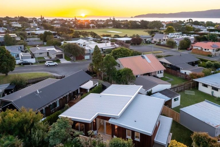 Photo of property in 1a Martin Road, Paraparaumu Beach, Paraparaumu, 5032