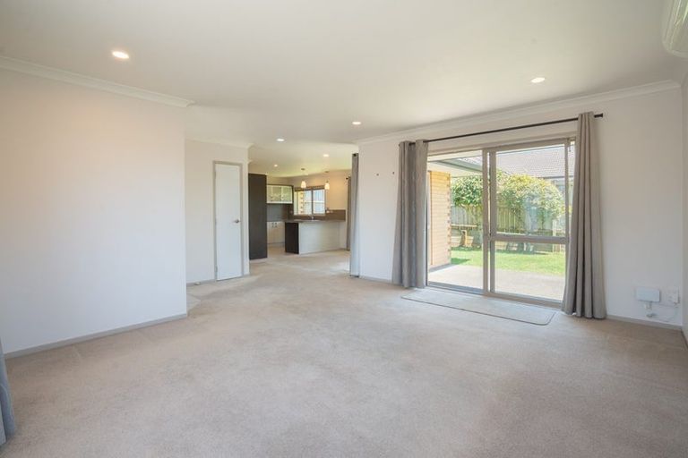 Photo of property in 33 Thomas Moore Place, Pukekohe, 2120