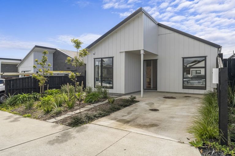 Photo of property in 14 Horokaka Street, Massey, 0614