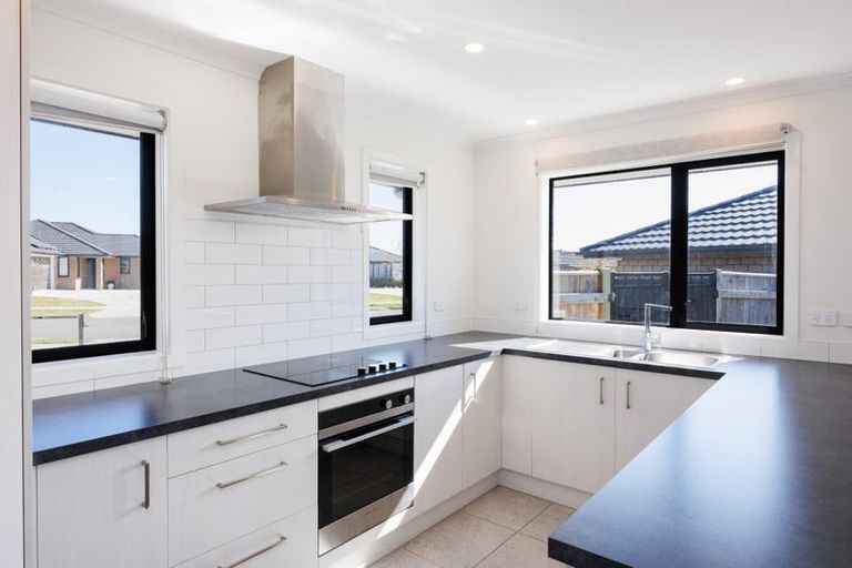 Photo of property in 26 Sardinia Grove, Fitzherbert, Palmerston North, 4410