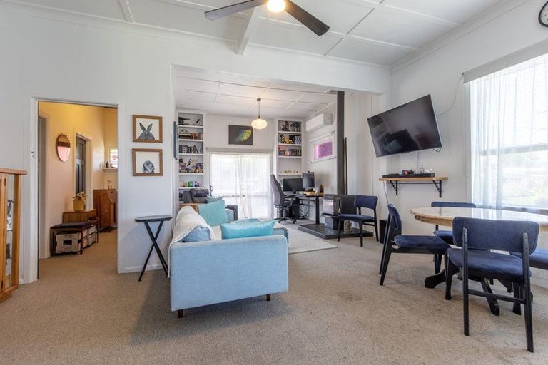 Photo of property in 15 Waverley Street, Waipawa, 4210