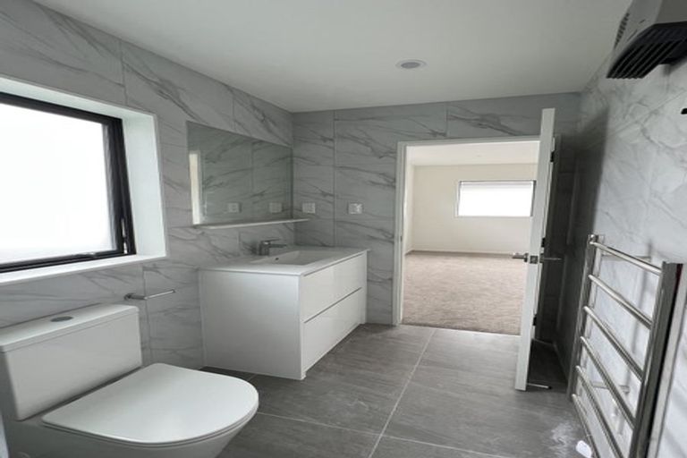 Photo of property in 30b Durham Street, Te Atatu Peninsula, Auckland, 0610