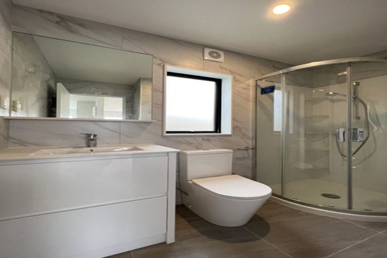 Photo of property in 30b Durham Street, Te Atatu Peninsula, Auckland, 0610