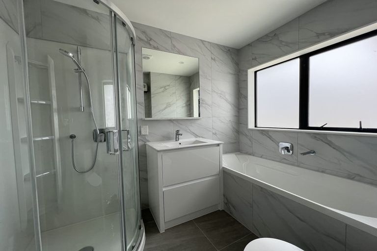 Photo of property in 30b Durham Street, Te Atatu Peninsula, Auckland, 0610