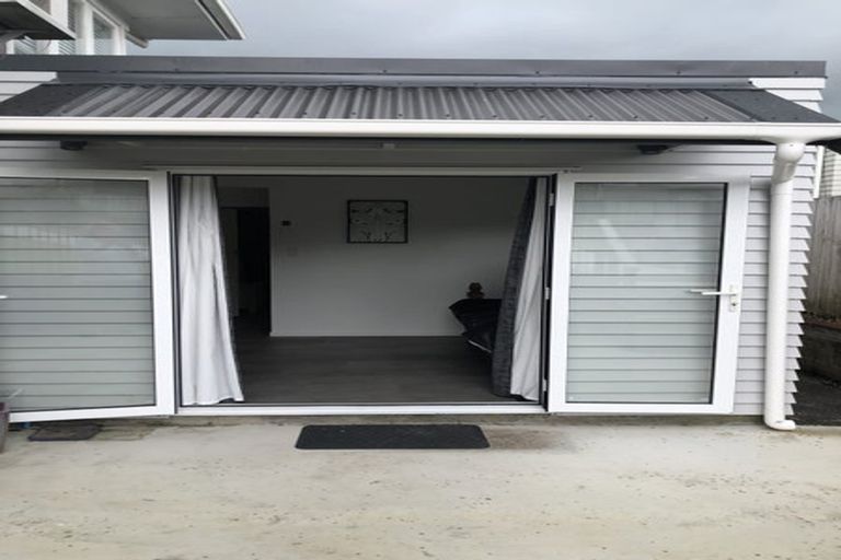 Photo of property in 3b Edgerton Road, Te Atatu Peninsula, Auckland, 0610