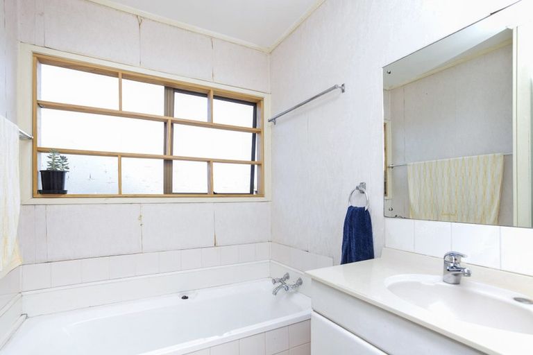 Photo of property in 8 Le Havre Place, Takanini, 2112