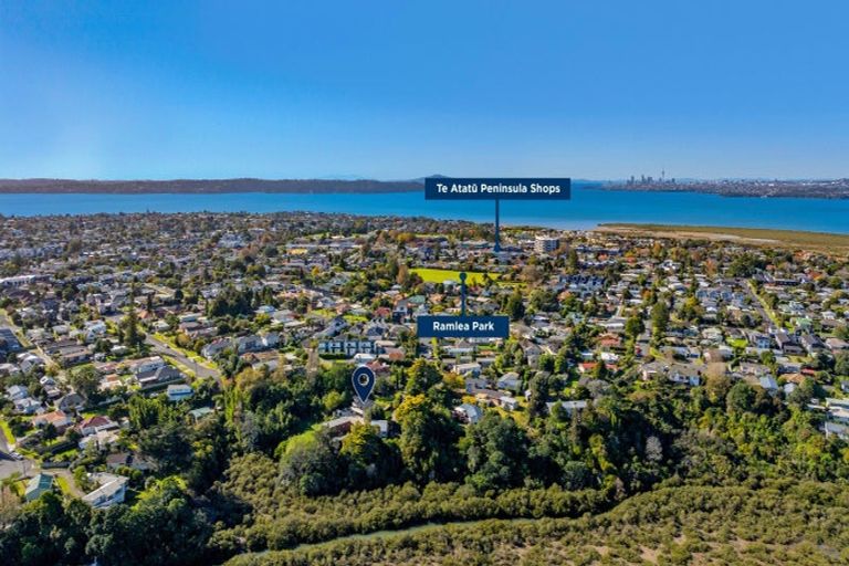 Photo of property in 11 Springbank Lane, Te Atatu Peninsula, Auckland, 0610