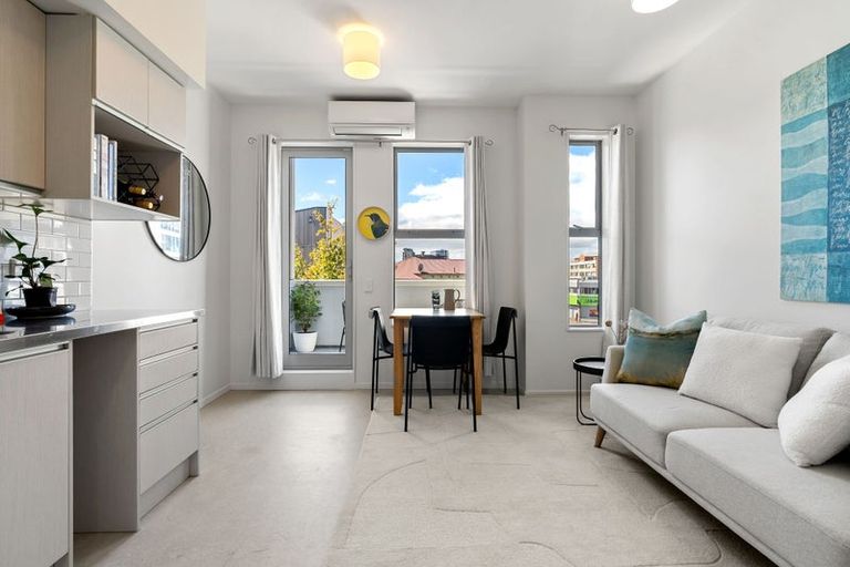 Photo of property in 33 Karo Drive, Te Aro, Wellington, 6011