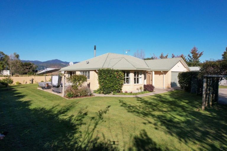 Photo of property in 9 Garth Road, Levin, 5571