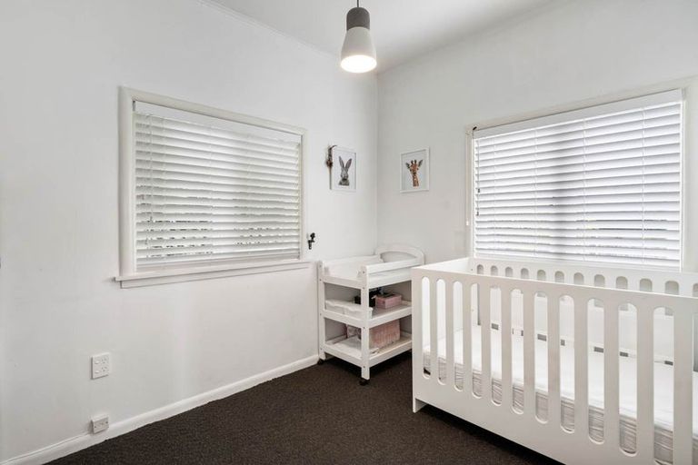 Photo of property in 21 Abbotleigh Avenue, Te Atatu Peninsula, Auckland, 0610