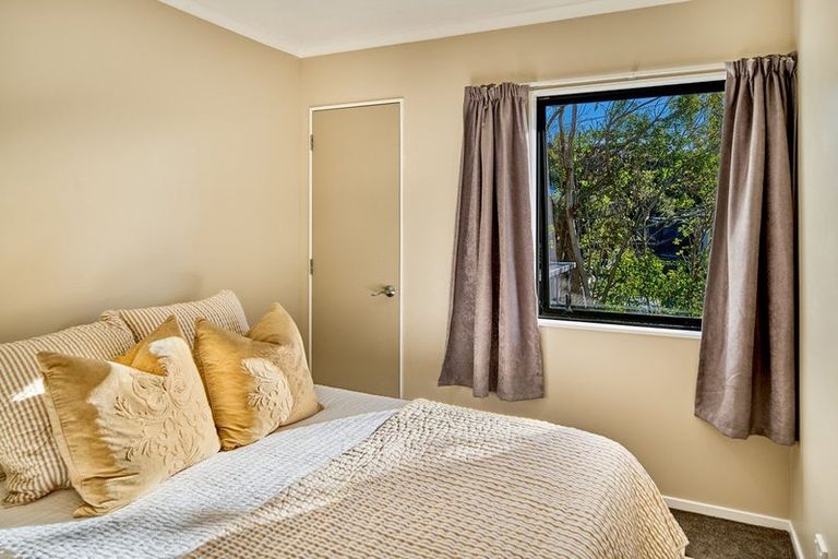 Photo of property in 3 Makora Grove, Paremata, Porirua, 5024