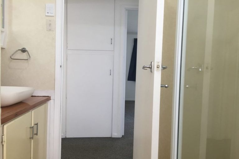 Photo of property in 52 Butterworth Drive, Glendene, Auckland, 0602