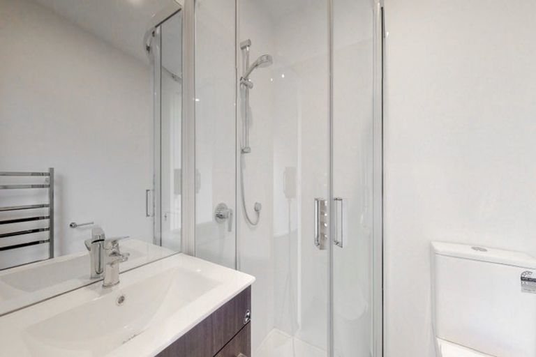 Photo of property in 62u7 Spenmoor Street, Newlands, Wellington, 6037