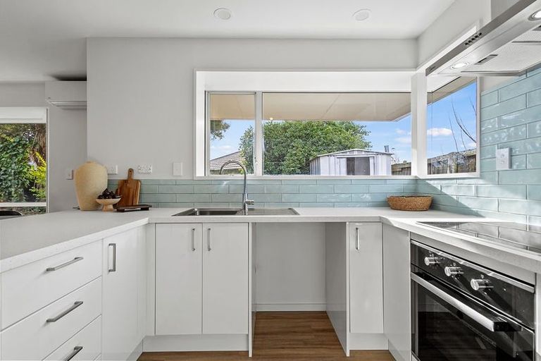 Photo of property in 2/9 Ruru Road, Linwood, Christchurch, 8062