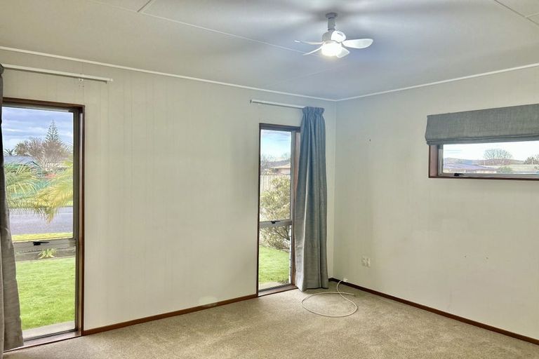 Photo of property in 15 Spriggs Crescent, Greenmeadows, Napier, 4112