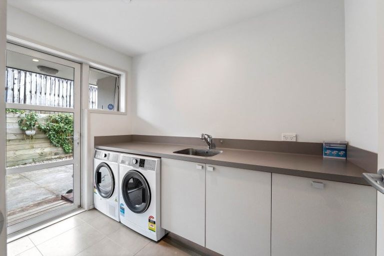 Photo of property in 4 Links Drive, Waiwhakaiho, New Plymouth, 4312