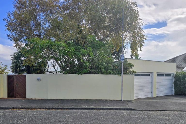 Photo of property in 2 Coleman Terrace, Hospital Hill, Napier, 4110
