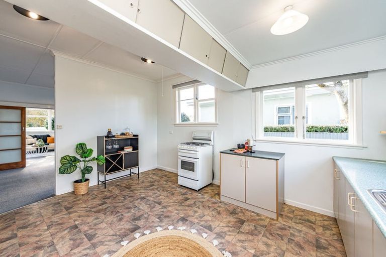 Photo of property in 12 Ward Street, Aramoho, Whanganui, 4500