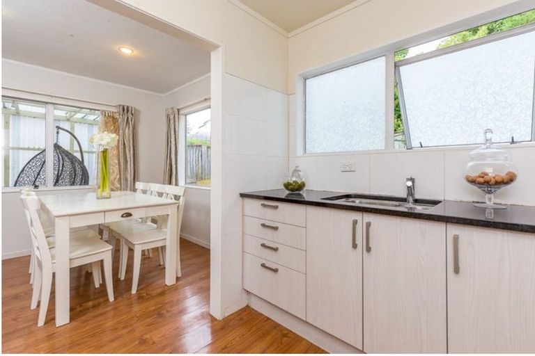 Photo of property in 60 Kohekohe Street, New Lynn, Auckland, 0600