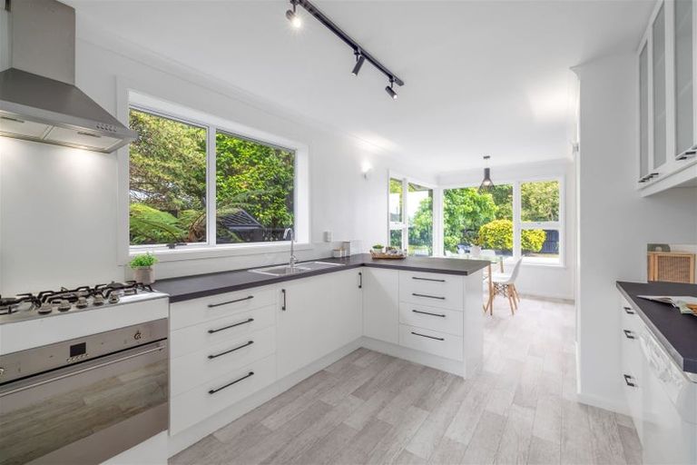 Photo of property in 100 Avondale Road, Avondale, Christchurch, 8061