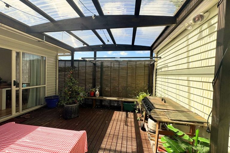 Photo of property in 185 Waimumu Road, Massey, Auckland, 0614