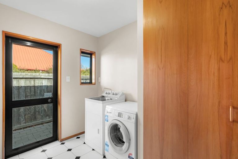 Photo of property in 8 Claverley Gardens, Avonhead, Christchurch, 8042