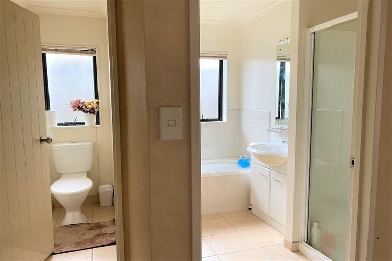 Photo of property in 54 Redcastle Drive, East Tamaki, Auckland, 2013