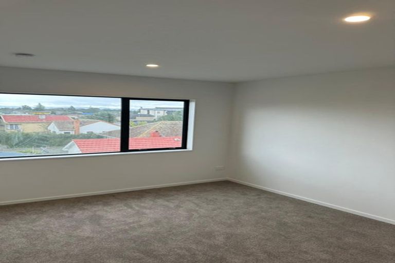 Photo of property in 723a Massey Road, Mangere, Auckland, 2022