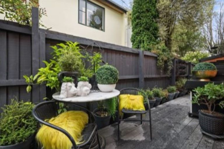 Photo of property in 2/19 Kilmarnock Street, Riccarton, Christchurch, 8011