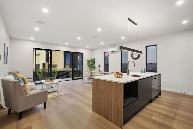 Photo of property in 77a Schoolside Road, Kumeu, 0810