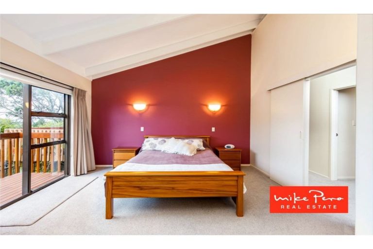 Photo of property in 7 Pokapu Street, Titirangi, Auckland, 0600