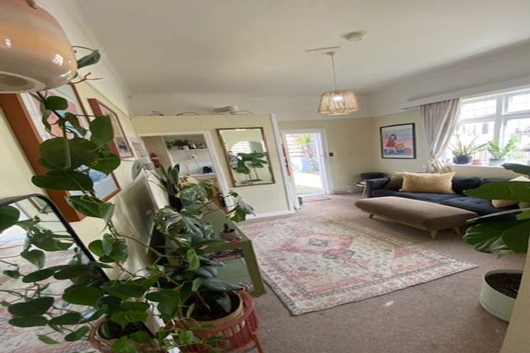 Photo of property in 8 Rixon Grove, Mount Victoria, Wellington, 6011