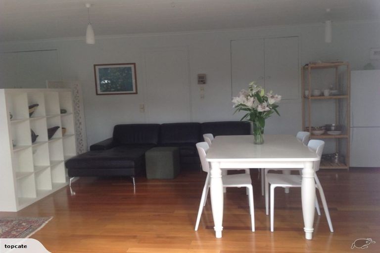 Photo of property in 24 Opou Road, Titirangi, Auckland, 0604