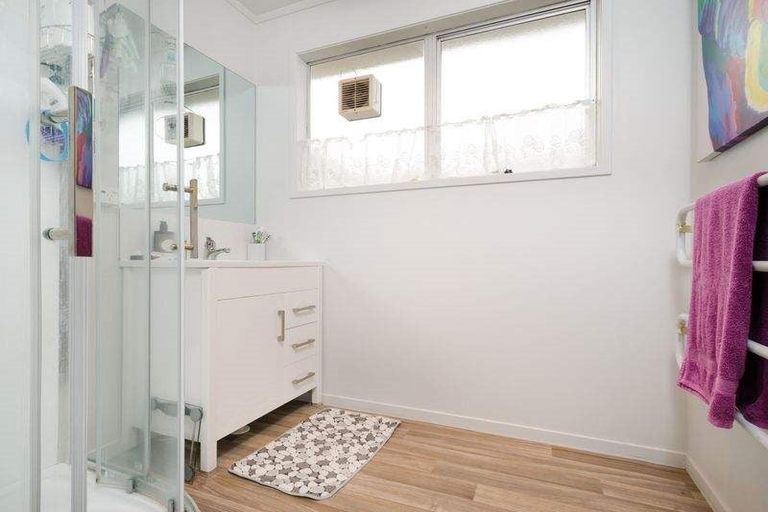 Photo of property in 1 Cushla Place, Massey, Auckland, 0614