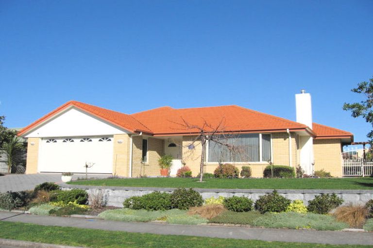 Photo of property in 10 Chesterfield Place, Rototuna, Hamilton, 3210