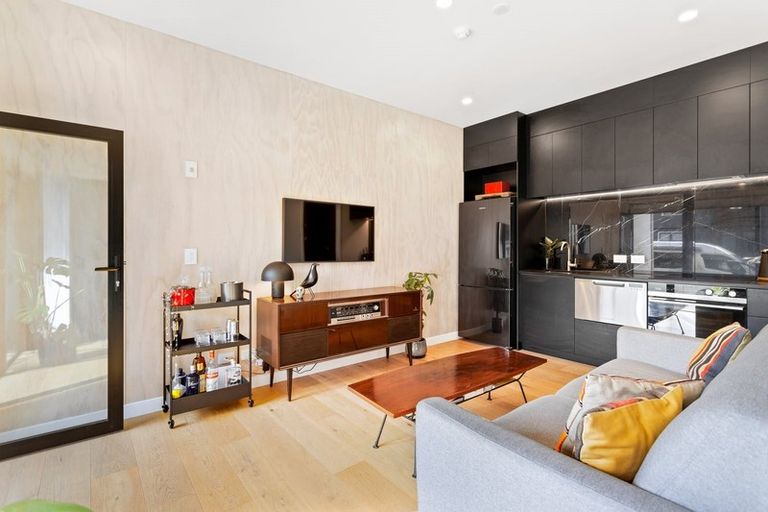 Photo of property in 2/165 Hobsonville Point Road, Hobsonville, Auckland, 0616