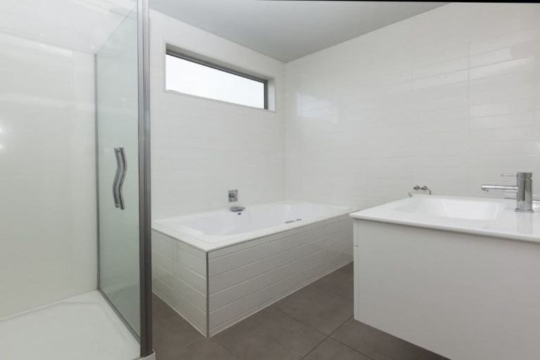 Photo of property in 31 Linkwater Way, Parklands, Christchurch, 8083