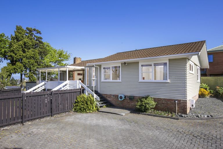 Photo of property in 6 Dolbear Street, Titirangi, Auckland, 0604