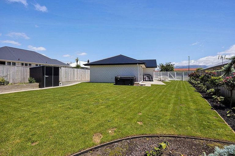 Photo of property in 2 Midsummer Avenue, Stratford, 4332