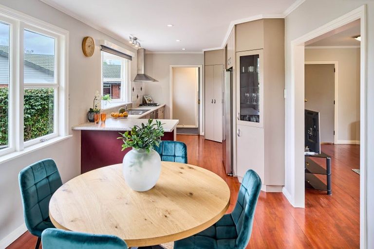 Photo of property in 32 Wai-iti Crescent, Woburn, Lower Hutt, 5010