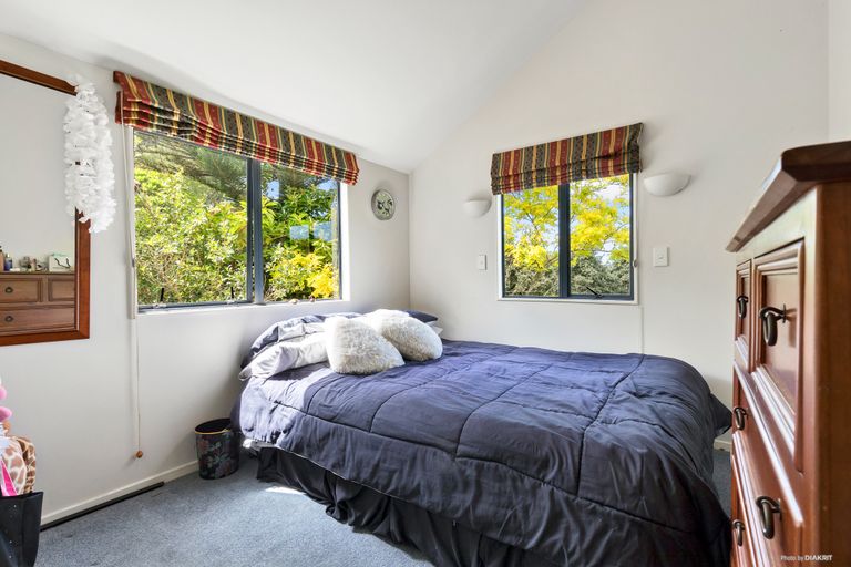 Photo of property in 1/24 Merton Avenue, Glenfield, Auckland, 0627