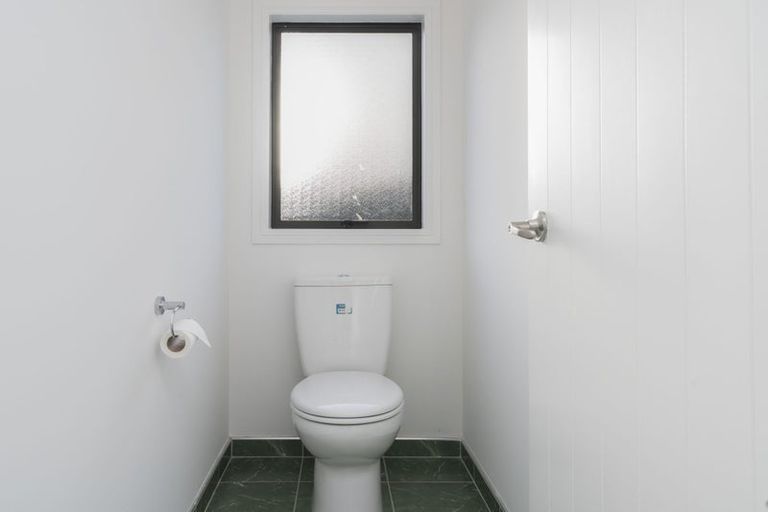 Photo of property in 54 Sapperton Drive, Henderson, Auckland, 0612