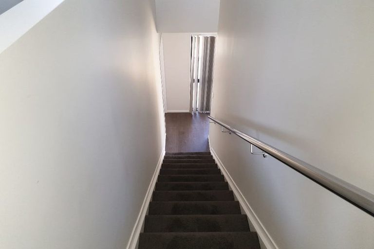Photo of property in 21 Millcroft Lane, Ranui, Auckland, 0612