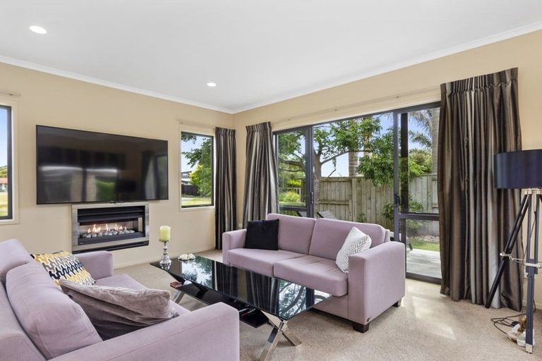 Photo of property in 10 Piha Close, Papamoa Beach, Papamoa, 3118
