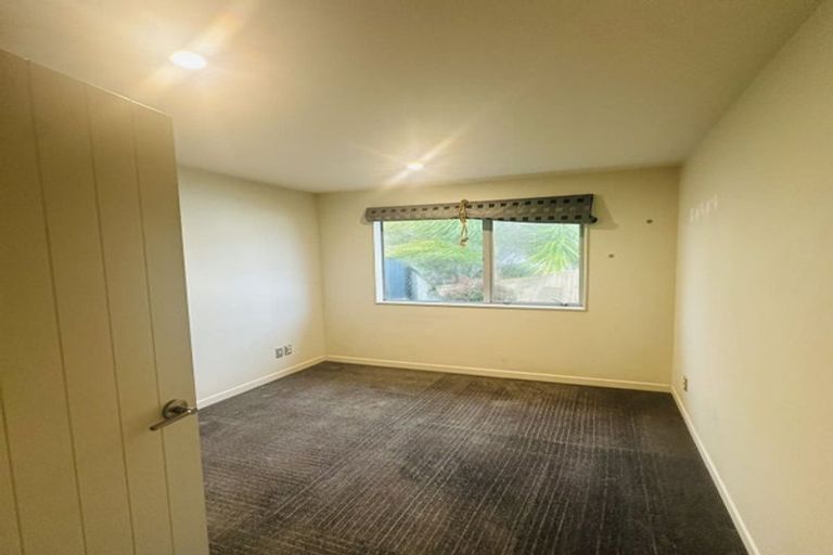 Photo of property in 22 Oak Bark Drive, Schnapper Rock, Auckland, 0632